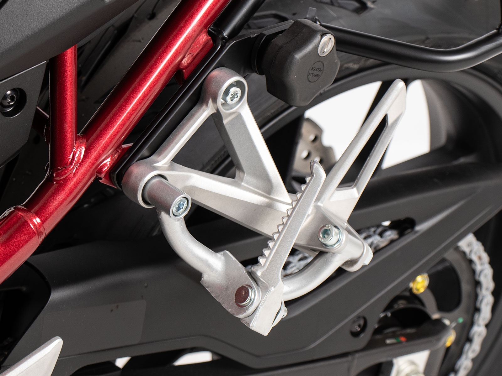 Pillion footrest lowering kit for Honda CB 750 Hornet (2023-)